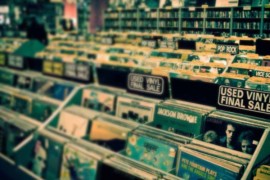 I negozi di dischi devono potere aprire!