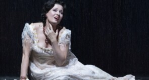 Marina Rebeka brilla nella Traviata napoletana