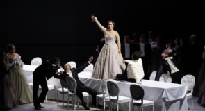 Violetta, o della provvisorietà: la Traviata a Trieste