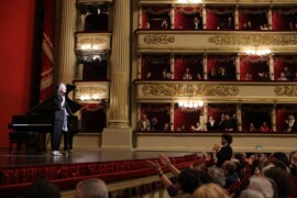 Alla Scala il pianismo intimo di Mitsuko Uchida