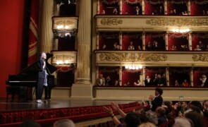 Alla Scala il pianismo intimo di Mitsuko Uchida